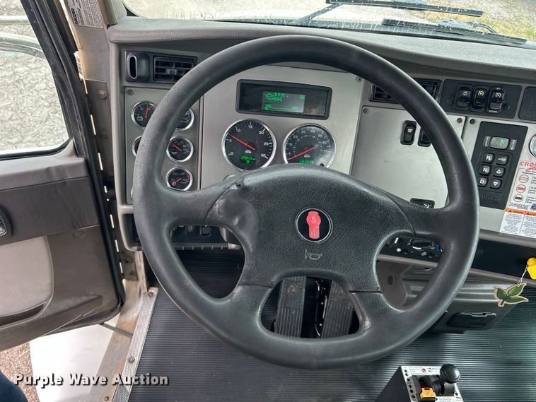 image for item DO6453 2015 Kenworth  T270 dump flatbed truck