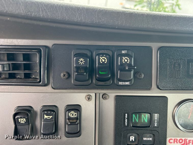 image for item DO6453 2015 Kenworth  T270 dump flatbed truck