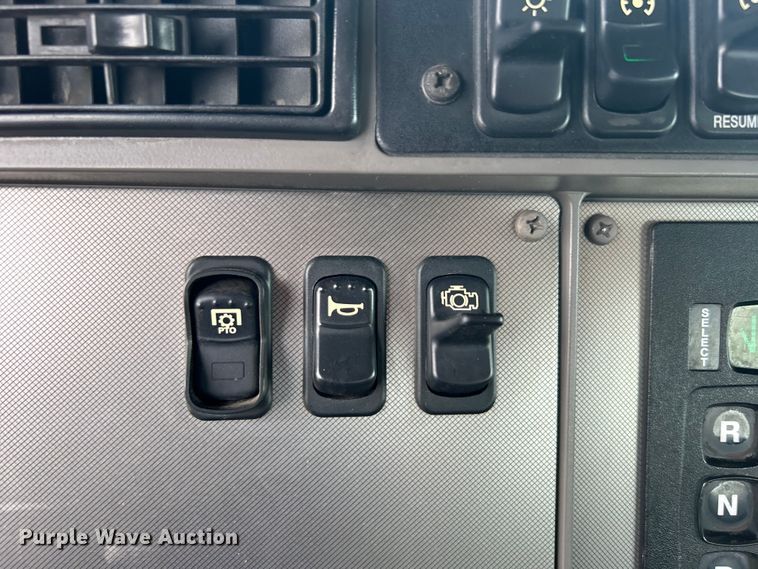 image for item DO6453 2015 Kenworth  T270 dump flatbed truck