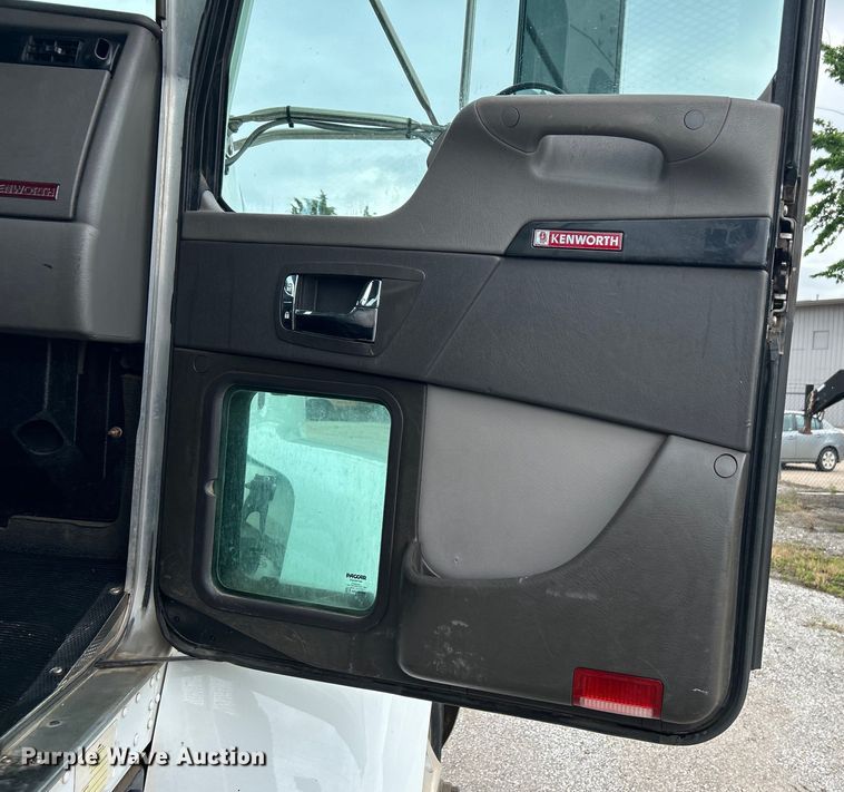 image for item DO6453 2015 Kenworth  T270 dump flatbed truck