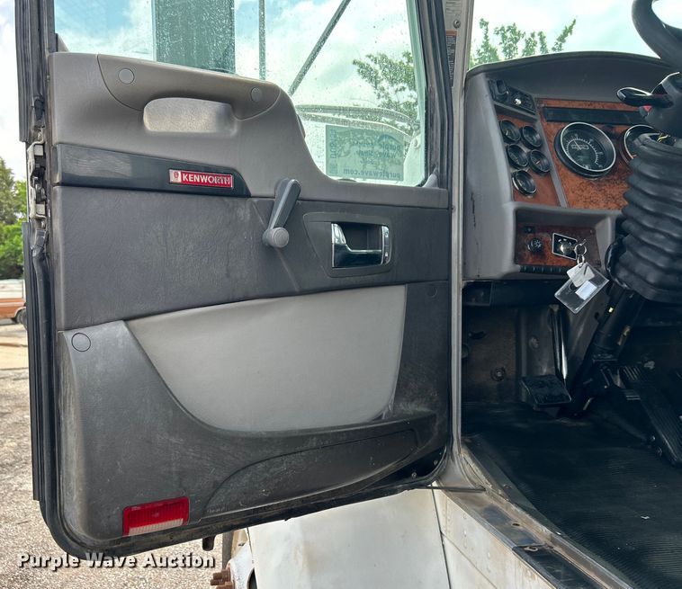 image for item DO6454 2008 Kenworth T300 dump flatbed truck