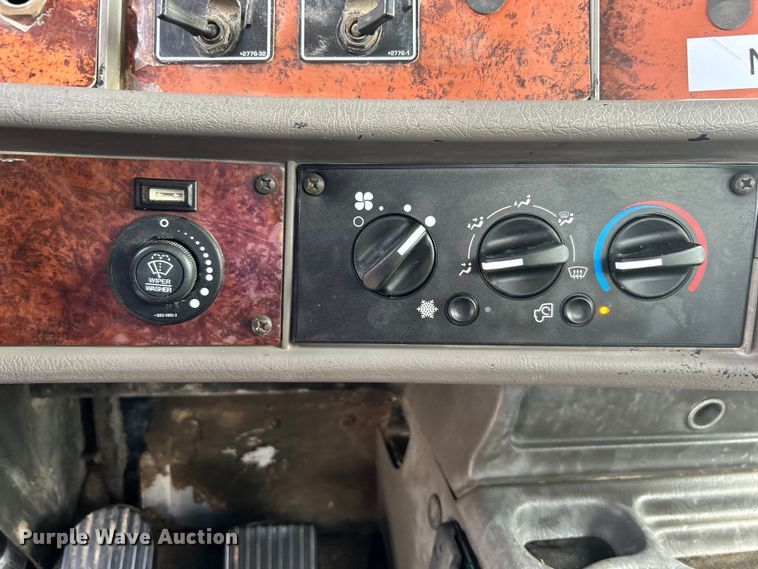 image for item DO6454 2008 Kenworth T300 dump flatbed truck