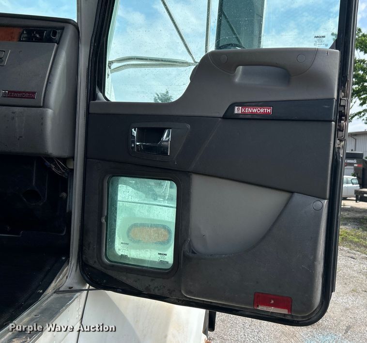 image for item DO6454 2008 Kenworth T300 dump flatbed truck