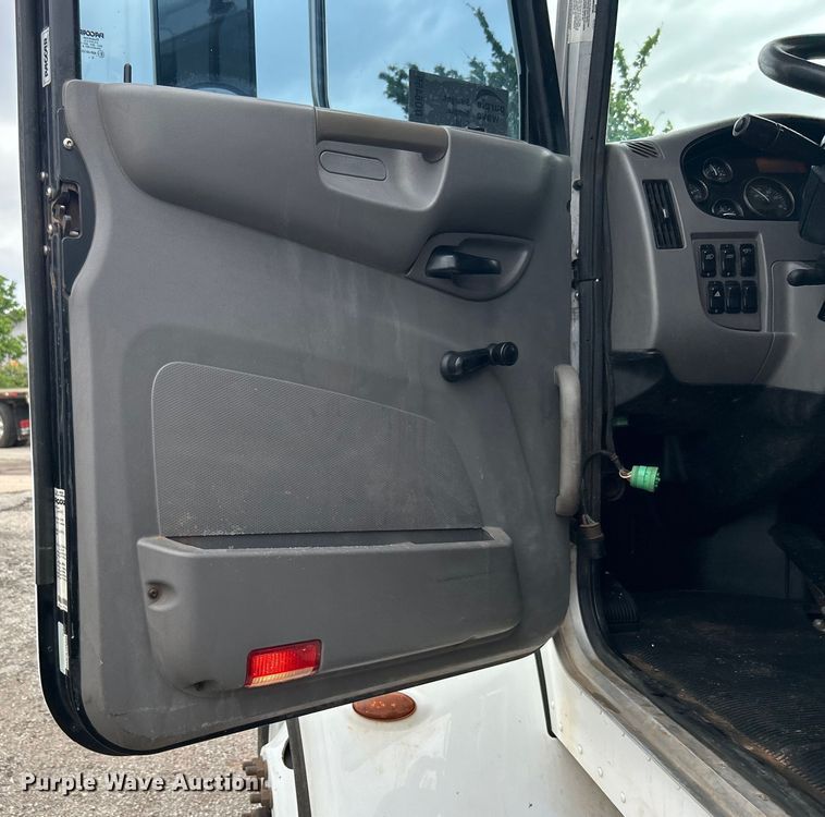 image for item DO6455 2018 Peterbilt  337 dump flatbed truck