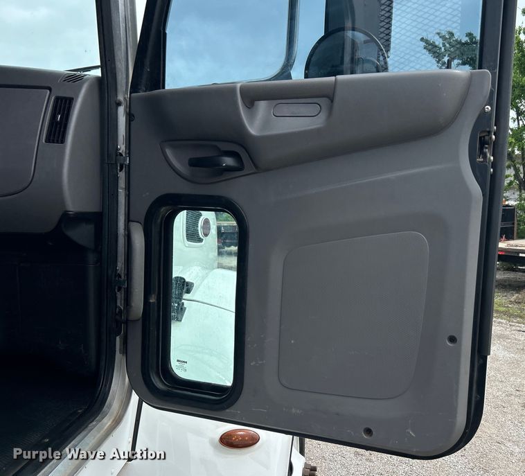 image for item DO6455 2018 Peterbilt  337 dump flatbed truck