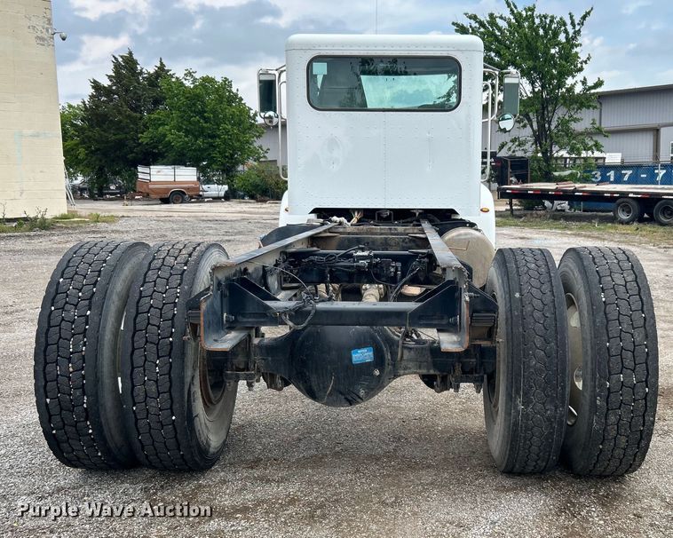 image for item DO6456 2018 Peterbilt 337 truck cab and chassis