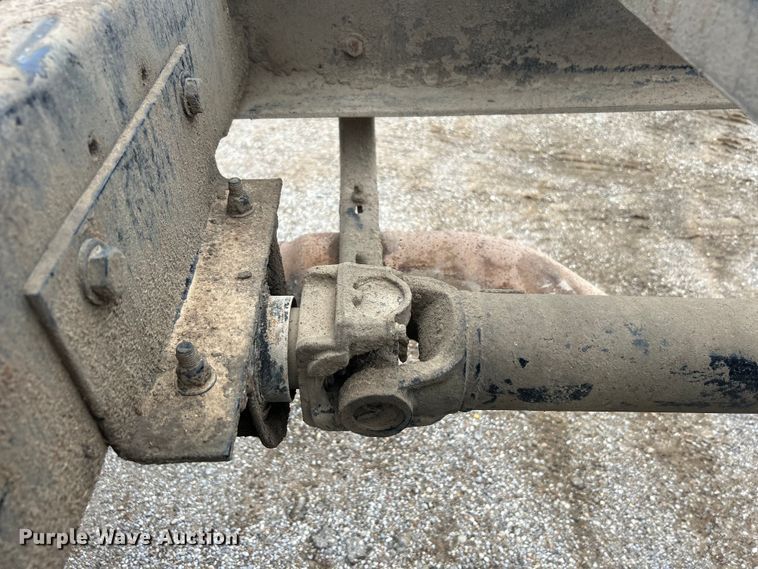 image for item DO6456 2018 Peterbilt 337 truck cab and chassis