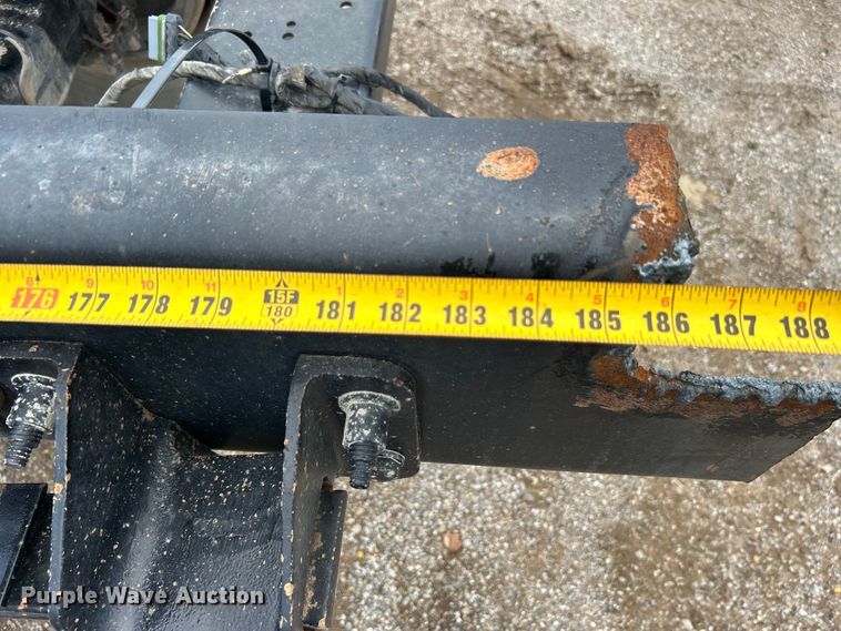 image for item DO6456 2018 Peterbilt 337 truck cab and chassis