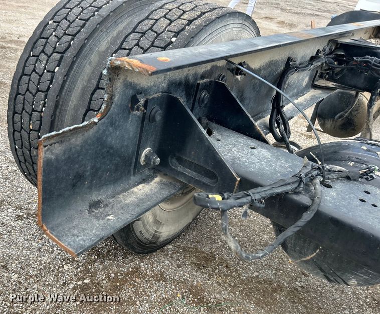 image for item DO6456 2018 Peterbilt 337 truck cab and chassis