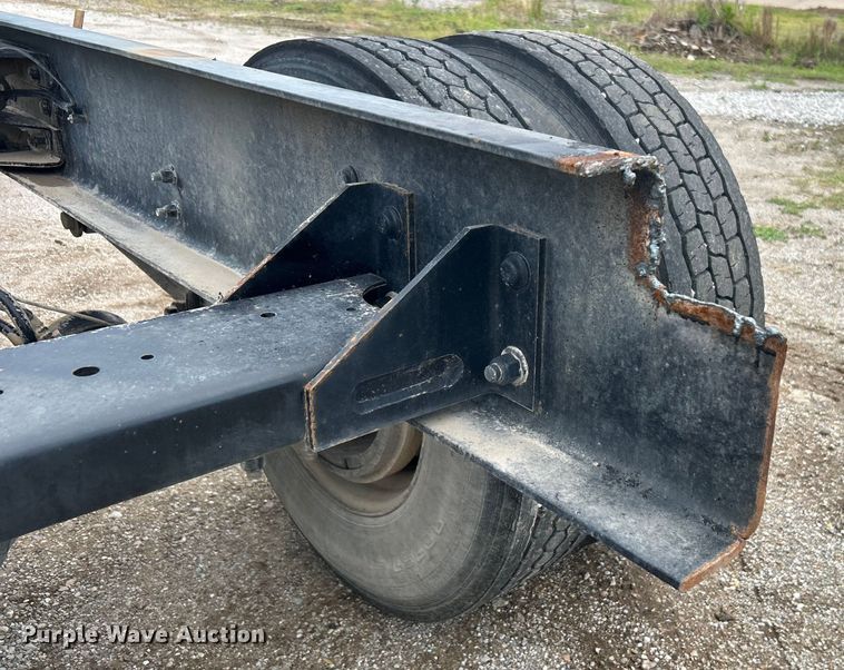 image for item DO6456 2018 Peterbilt 337 truck cab and chassis