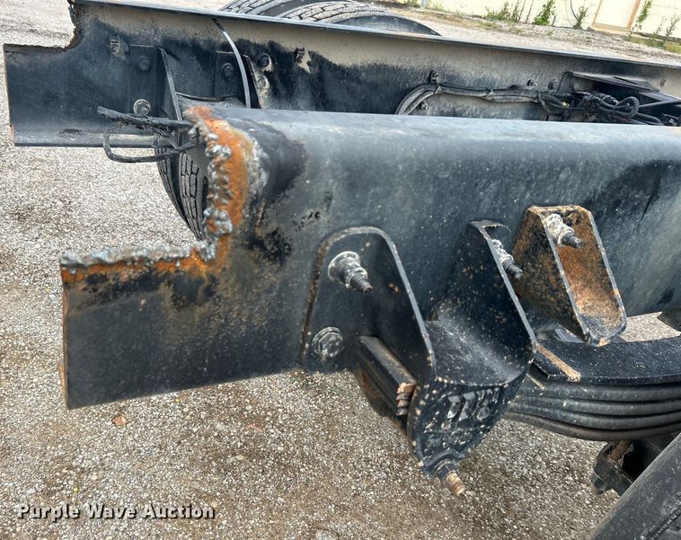 image for item DO6456 2018 Peterbilt 337 truck cab and chassis