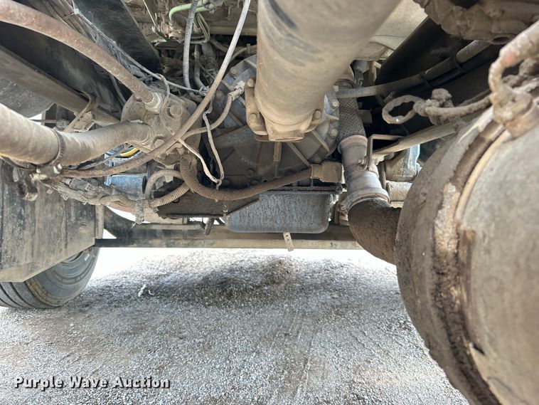 image for item DO6456 2018 Peterbilt 337 truck cab and chassis