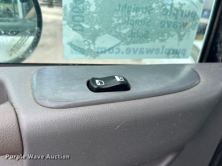 image for item DO6456 2018 Peterbilt 337 truck cab and chassis