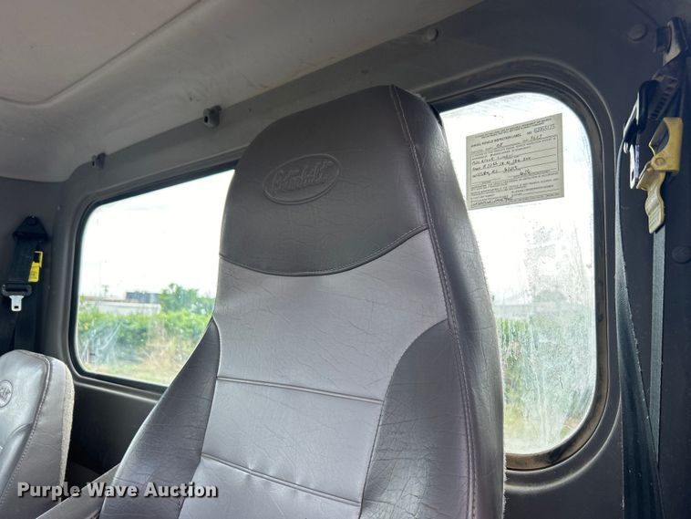 image for item DO6456 2018 Peterbilt 337 truck cab and chassis