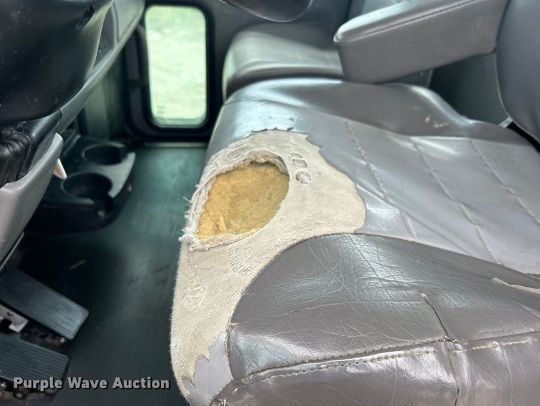 image for item DO6456 2018 Peterbilt 337 truck cab and chassis