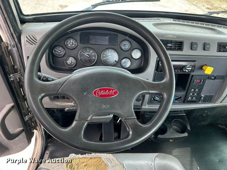 image for item DO6456 2018 Peterbilt 337 truck cab and chassis