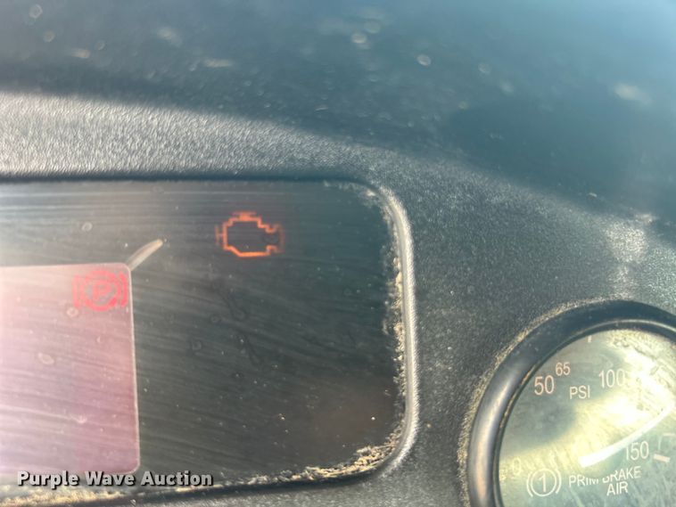 image for item DO6456 2018 Peterbilt 337 truck cab and chassis