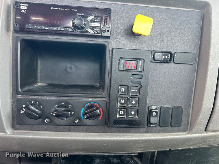 image for item DO6456 2018 Peterbilt 337 truck cab and chassis