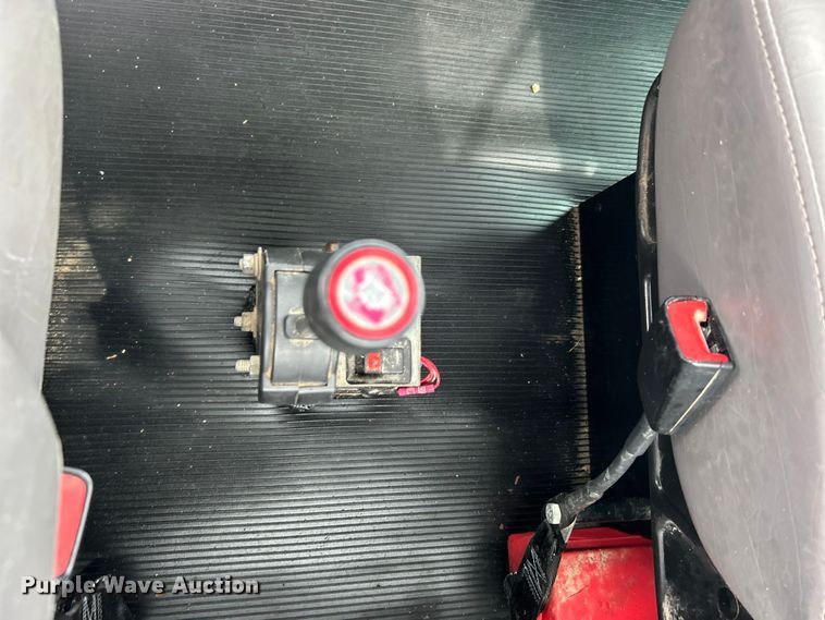 image for item DO6456 2018 Peterbilt 337 truck cab and chassis