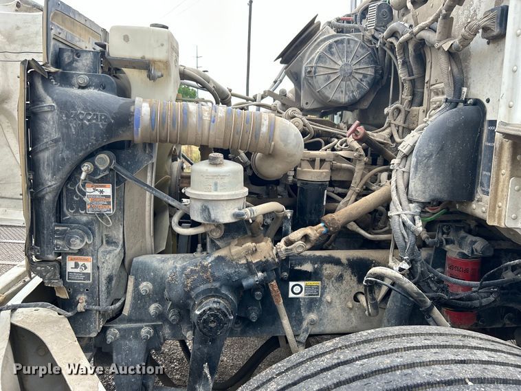 image for item DO6456 2018 Peterbilt 337 truck cab and chassis