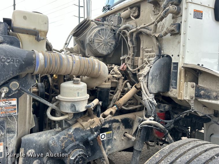 image for item DO6456 2018 Peterbilt 337 truck cab and chassis