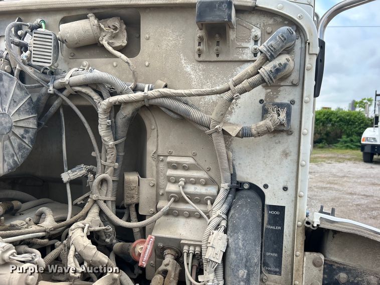 image for item DO6456 2018 Peterbilt 337 truck cab and chassis