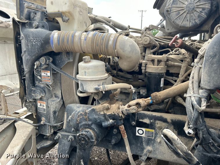 image for item DO6456 2018 Peterbilt 337 truck cab and chassis