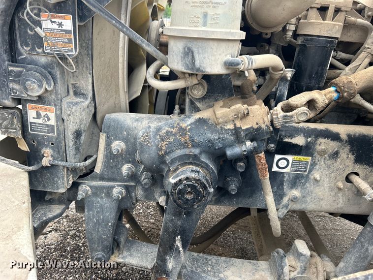 image for item DO6456 2018 Peterbilt 337 truck cab and chassis