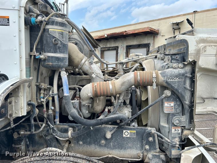 image for item DO6456 2018 Peterbilt 337 truck cab and chassis