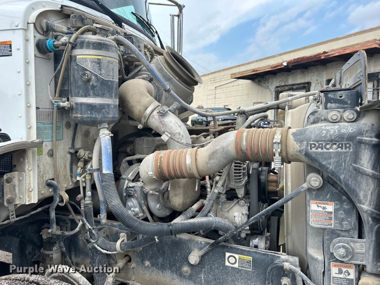 image for item DO6456 2018 Peterbilt 337 truck cab and chassis