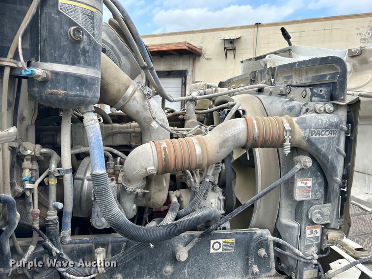 image for item DO6456 2018 Peterbilt 337 truck cab and chassis