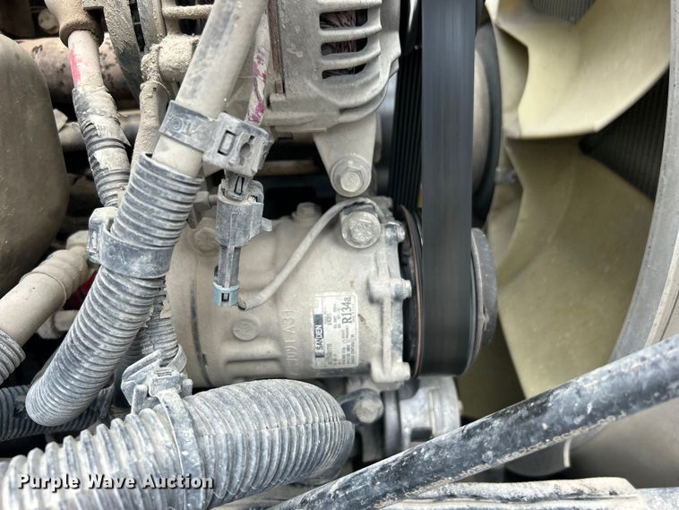 image for item DO6456 2018 Peterbilt 337 truck cab and chassis