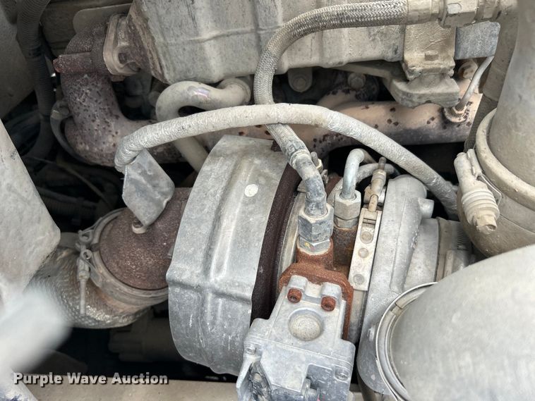 image for item DO6456 2018 Peterbilt 337 truck cab and chassis