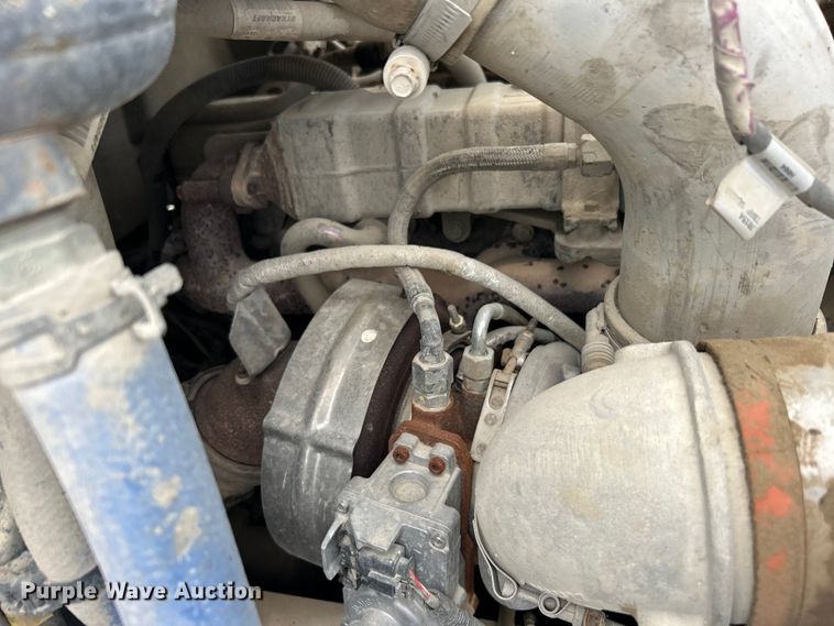 image for item DO6456 2018 Peterbilt 337 truck cab and chassis