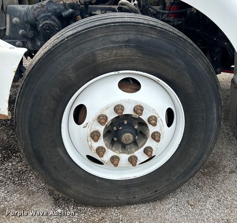 image for item DO6456 2018 Peterbilt 337 truck cab and chassis