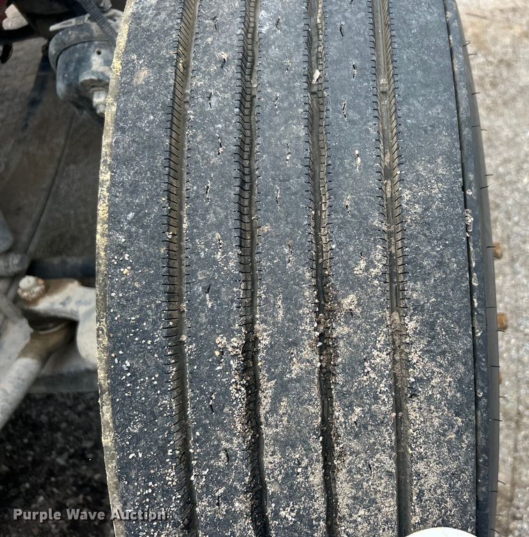 image for item DO6456 2018 Peterbilt 337 truck cab and chassis