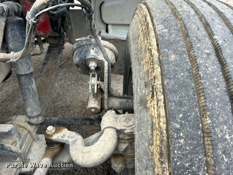 image for item DO6456 2018 Peterbilt 337 truck cab and chassis