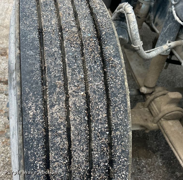 image for item DO6456 2018 Peterbilt 337 truck cab and chassis