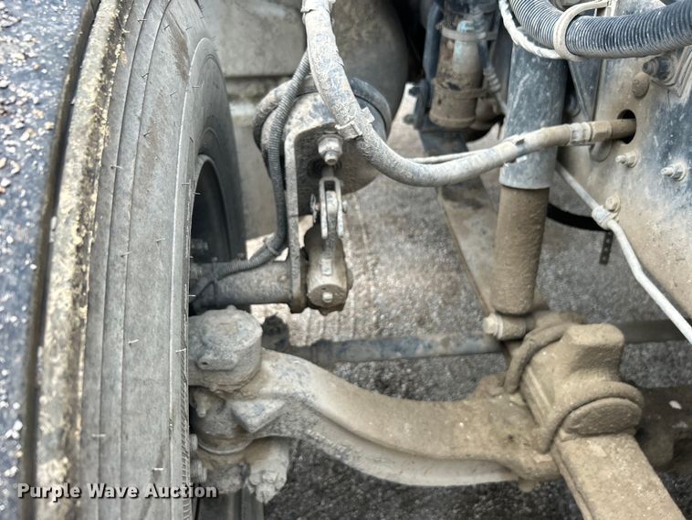 image for item DO6456 2018 Peterbilt 337 truck cab and chassis