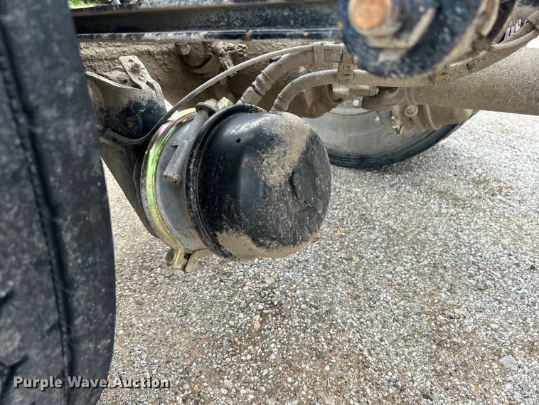 image for item DO6456 2018 Peterbilt 337 truck cab and chassis