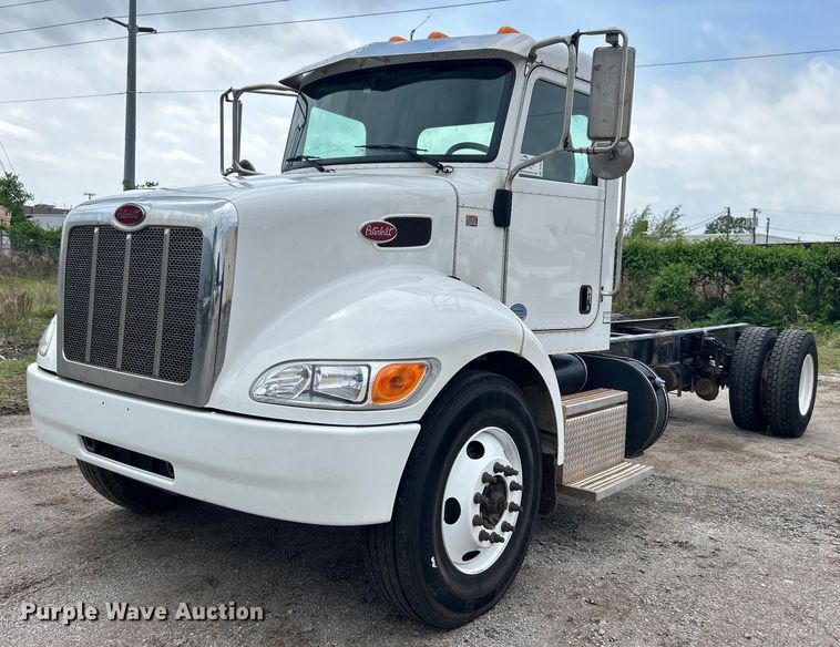 image for item DO6457 2018 Peterbilt  337 truck cab and chassis