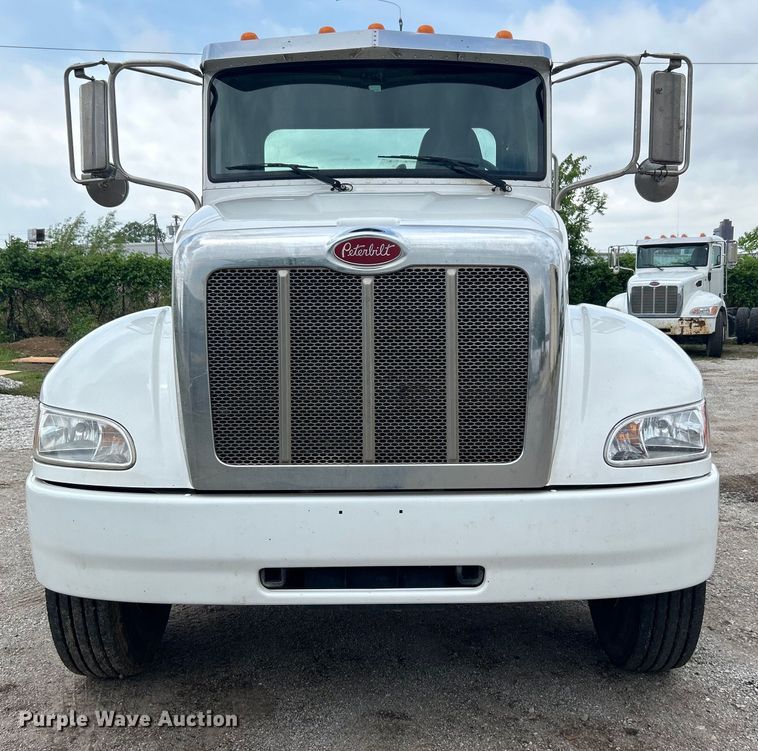 image for item DO6457 2018 Peterbilt  337 truck cab and chassis