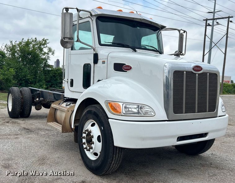 image for item DO6457 2018 Peterbilt  337 truck cab and chassis