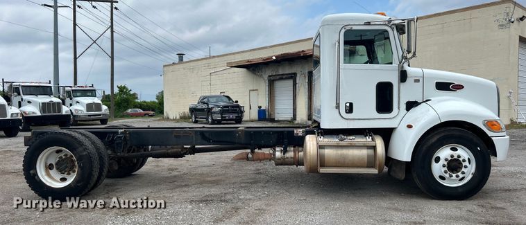 image for item DO6457 2018 Peterbilt  337 truck cab and chassis