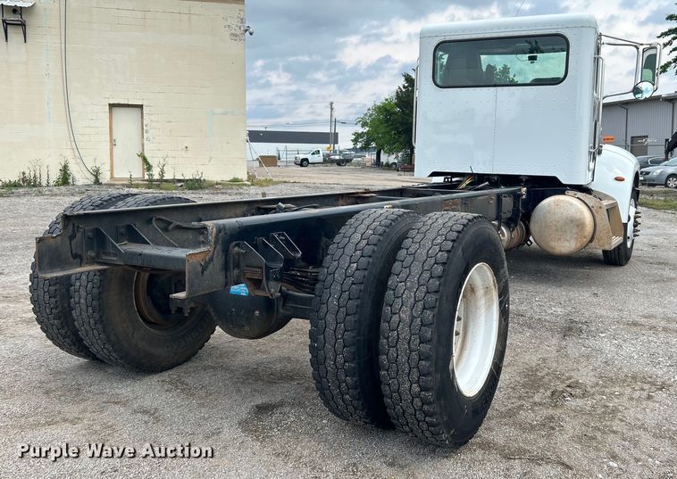 image for item DO6457 2018 Peterbilt  337 truck cab and chassis