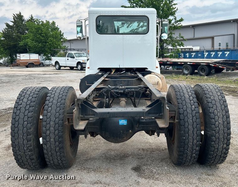 image for item DO6457 2018 Peterbilt  337 truck cab and chassis