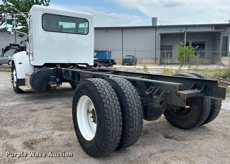 image for item DO6457 2018 Peterbilt  337 truck cab and chassis