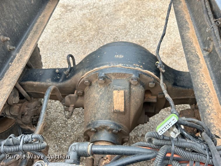 image for item DO6457 2018 Peterbilt  337 truck cab and chassis