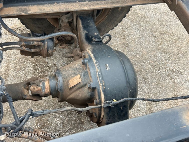 image for item DO6457 2018 Peterbilt  337 truck cab and chassis