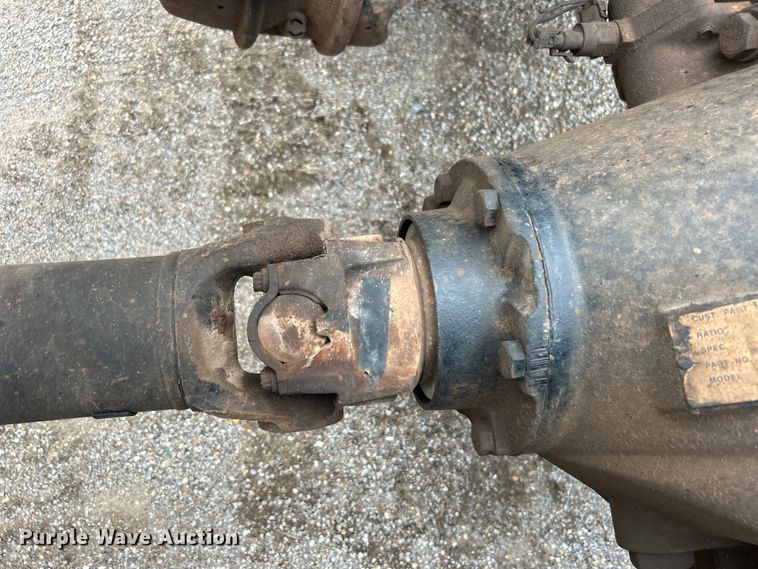 image for item DO6457 2018 Peterbilt  337 truck cab and chassis